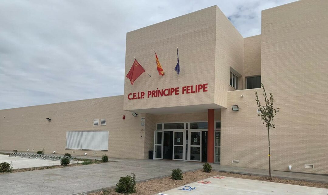 El Colegio Príncipe Felipe denuncia que dos años después aún funcionan