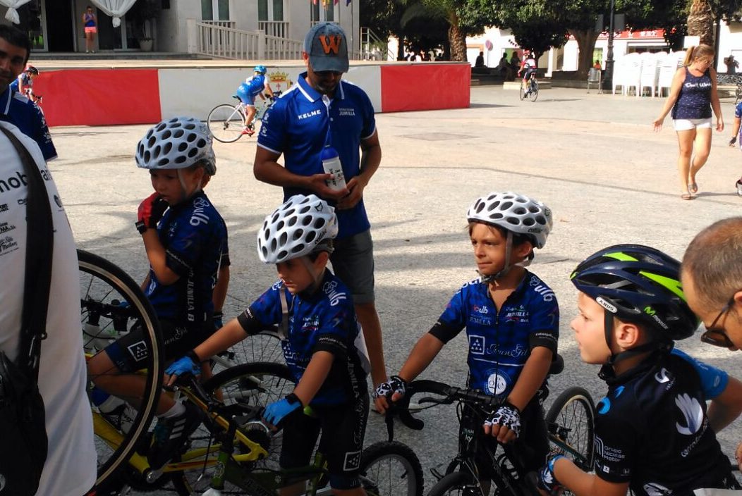 Seis jumillanos de la Escuela de Ciclismo se fajaron en Lorquí