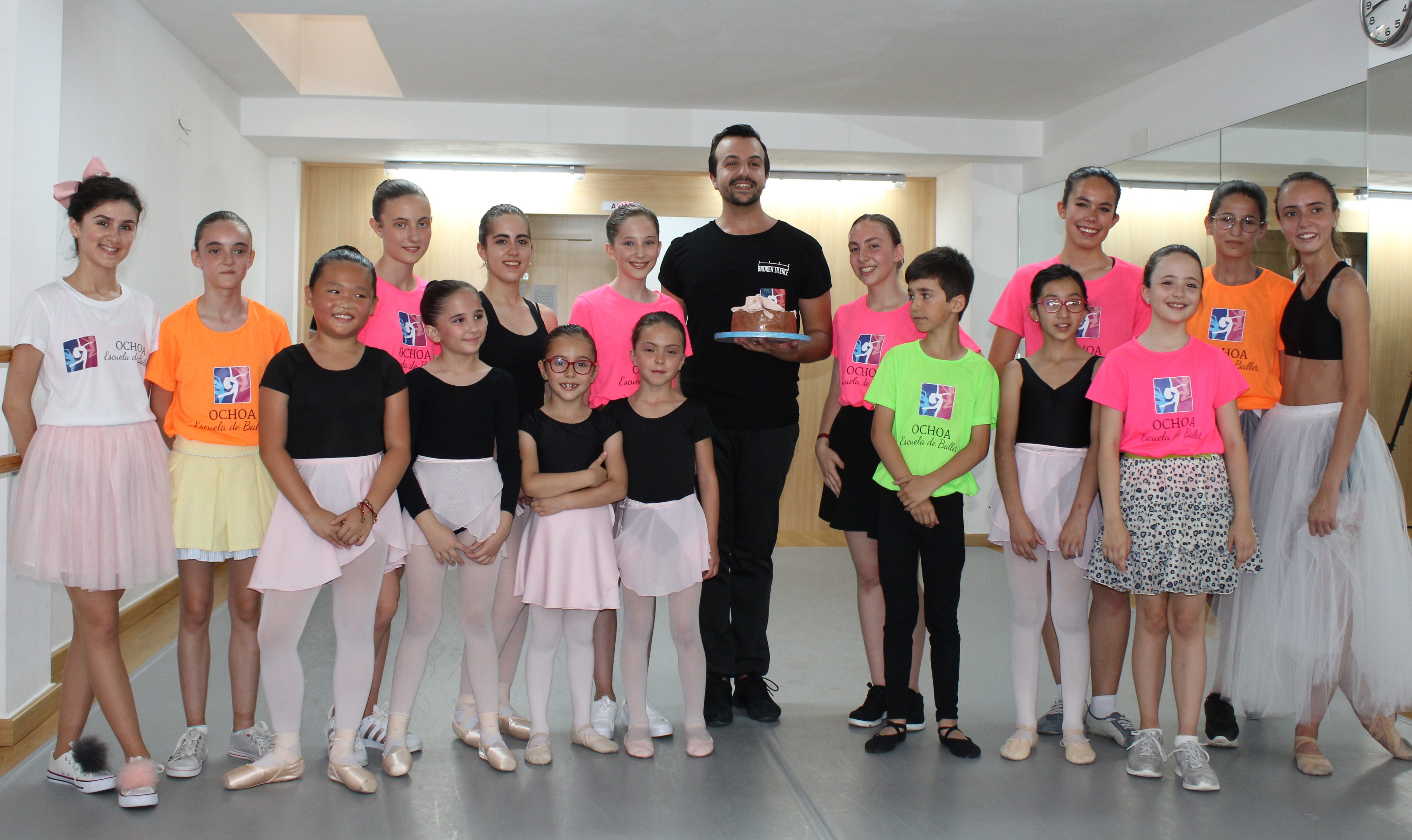 Vicente Ochoa celebra el final del curso en su escuela de ballet