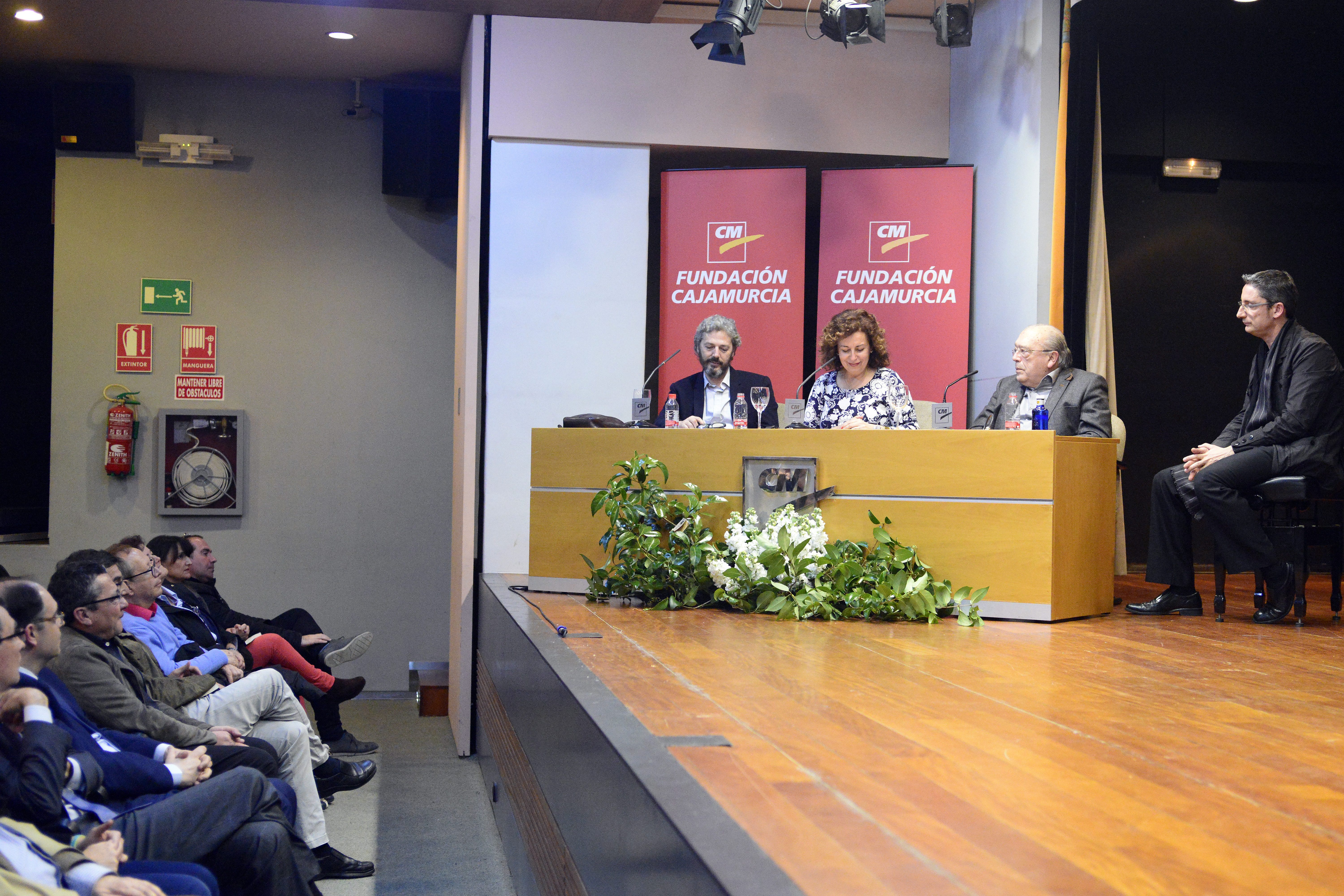 García Martínez conversa con  Carmen Castelo sobre periodismo