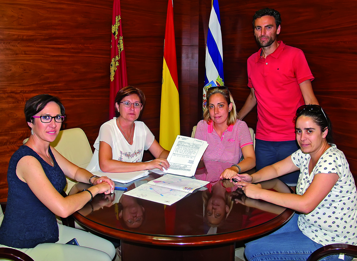 La alcaldesa traslada a Murcia 808 firmas del AMPA de La Asunción