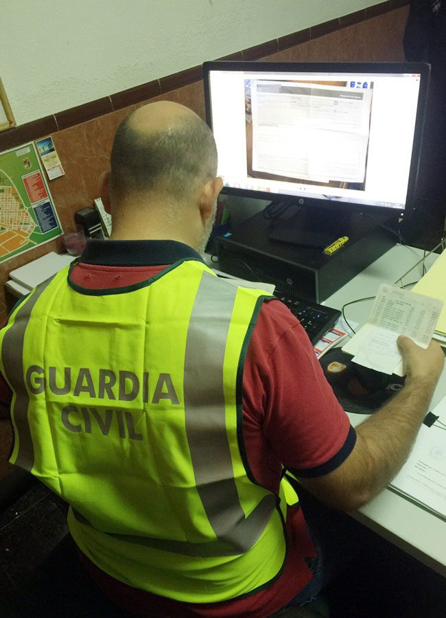 La Guardia Civil detiene a un menor dedicado a cometer robos y estafas en la localidad