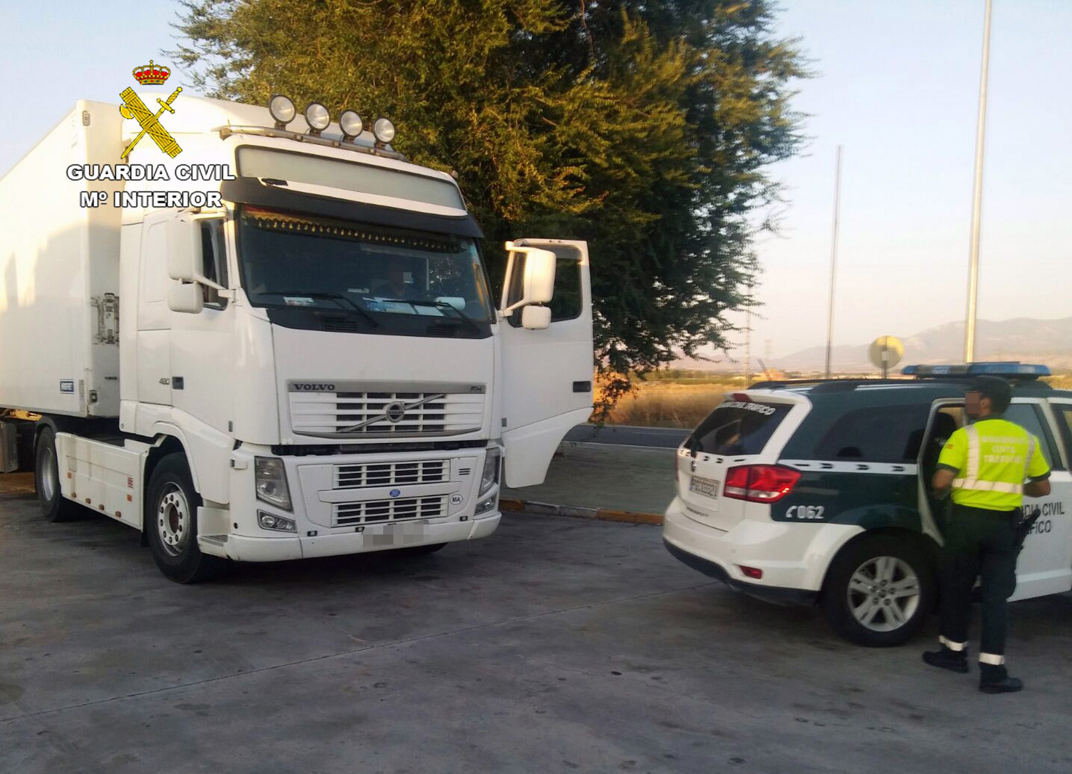 La Guardia Civil intercepta a un hombre que conducía drogado un camión de 40 toneladas