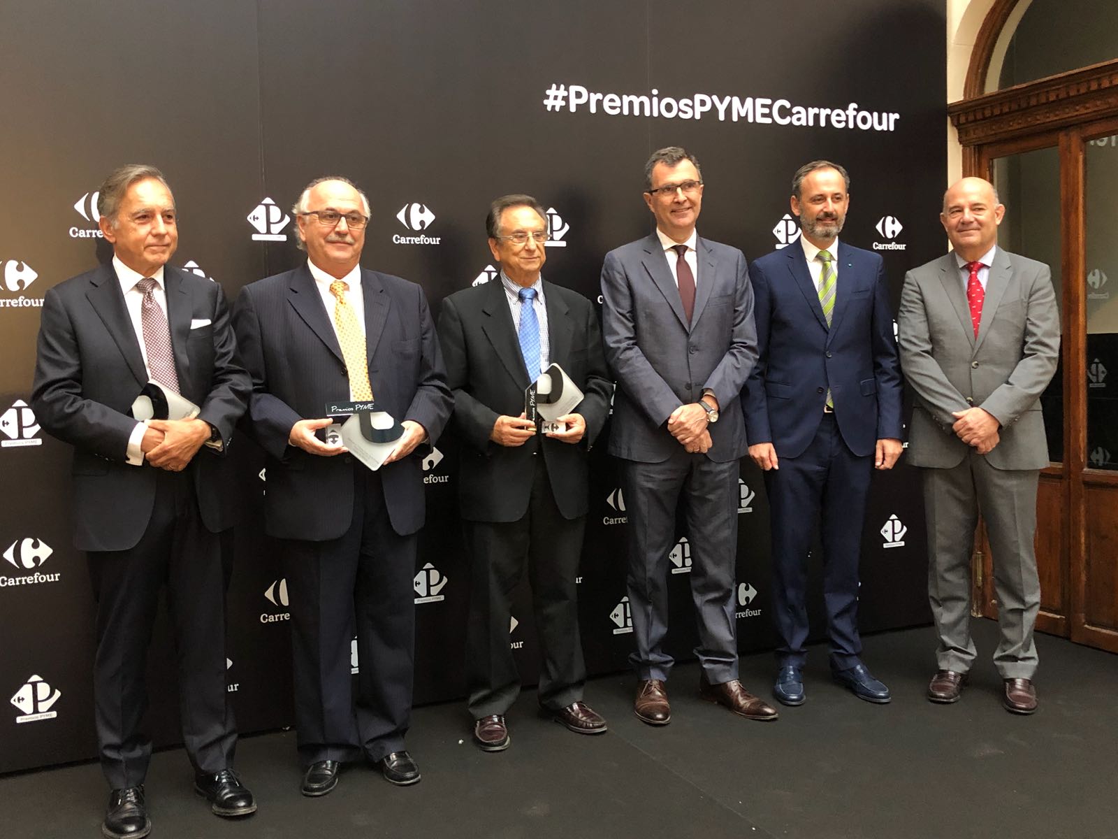 El grupo distribuidor Carrefour concedió el Premio Pyme a Bodegas Casa de la Ermita