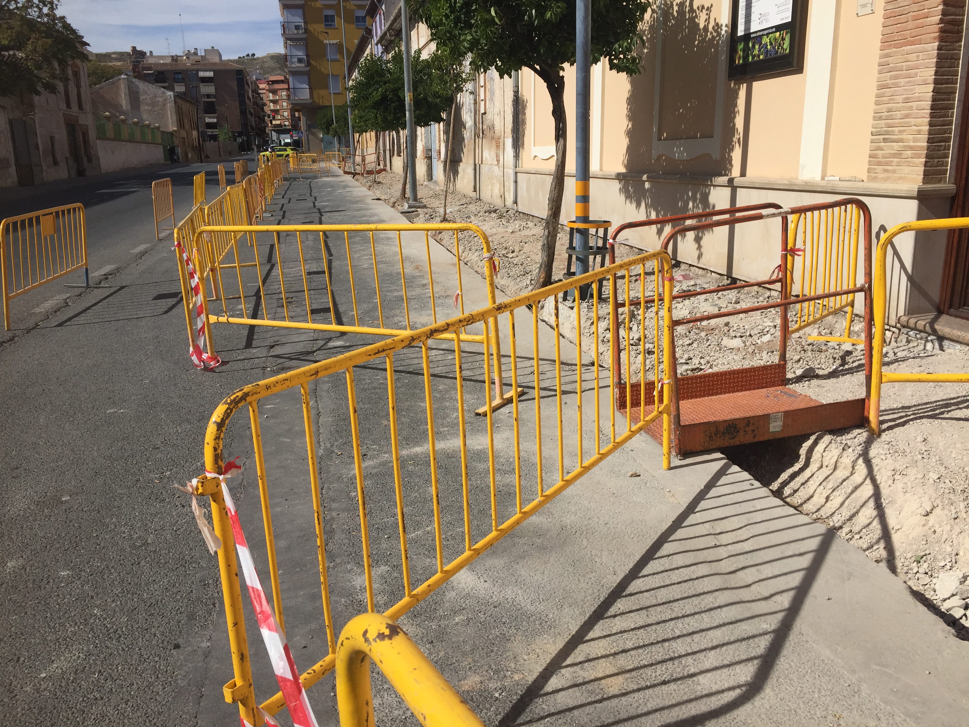 En marcha las obras de renovación de las aceras del tramo de avenida de Murcia entre las calles Progreso y Arsenal
