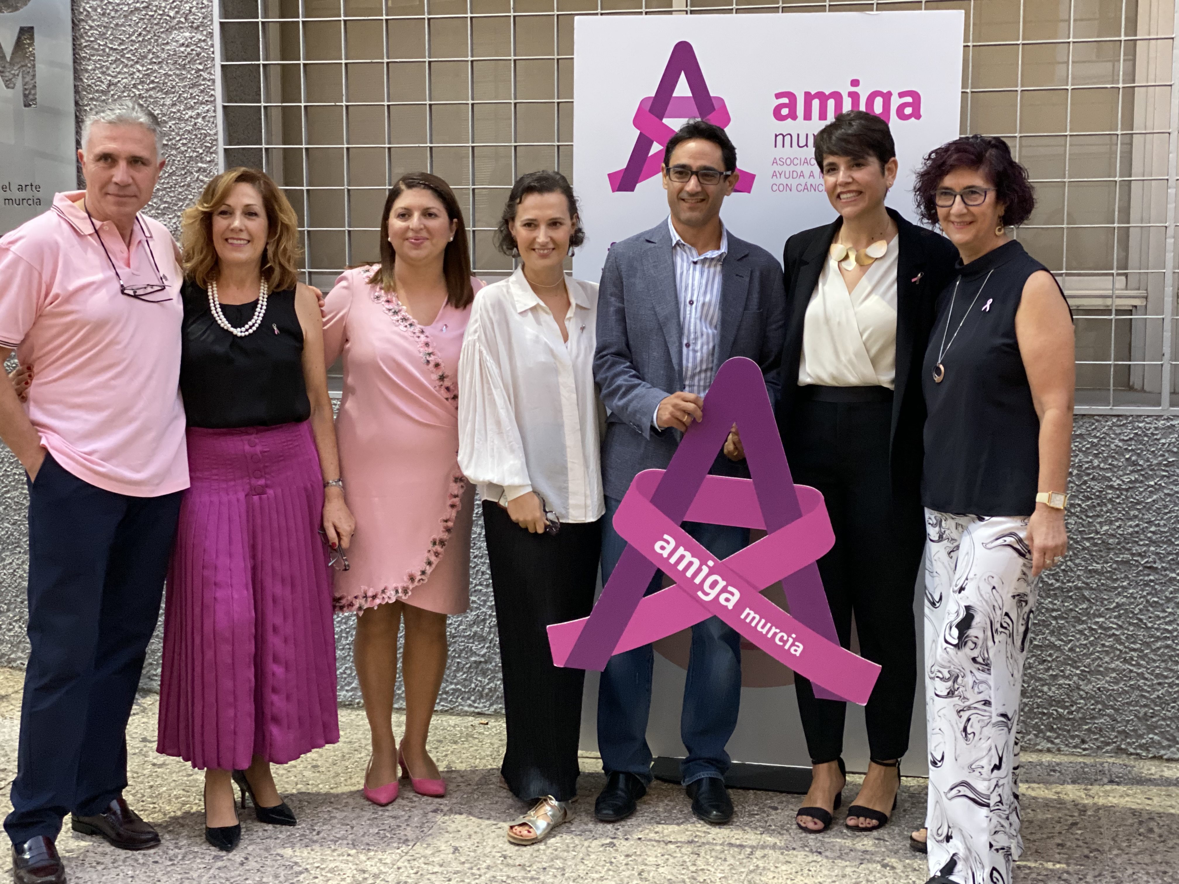 Bodegas Bleda recibe el Lazo Rosa Amiga contra el cáncer de mama
