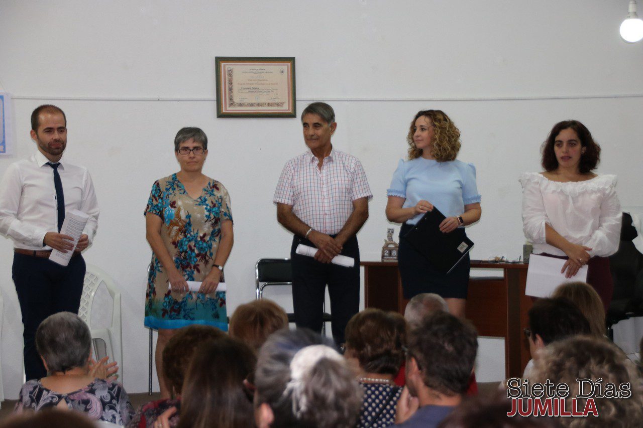 Teresa Casellas y su grupo de teatro hacen reír al público en ‘la consulta del cinecólogo’