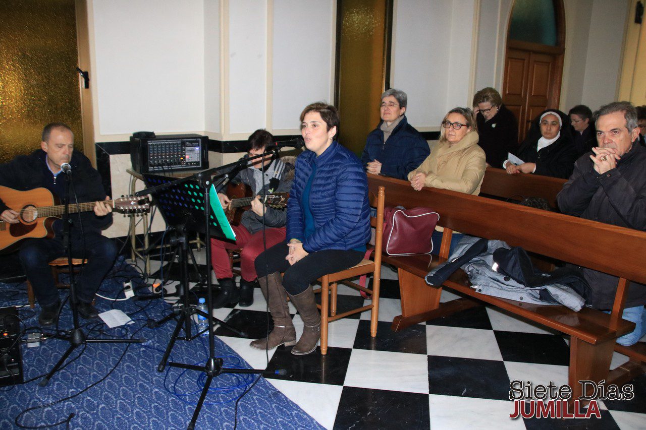 Mariola Alcocer y D´Colores Band ofrecieron un concierto solidario en las dominicas