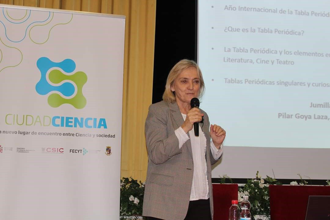 Ciudad Ciencia llega al IES Arzobispo Lozano con la tabla periódica de elementos