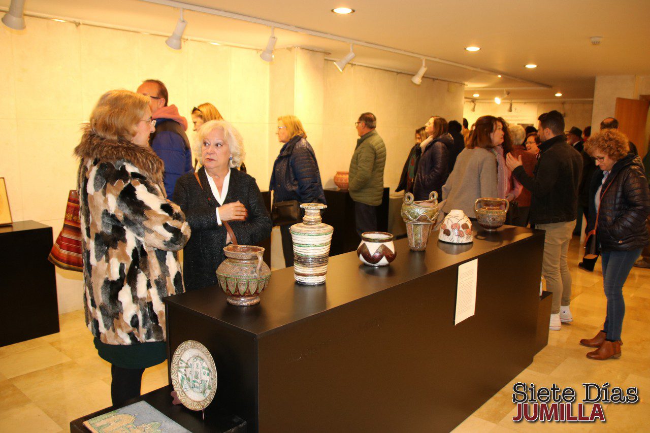 La trayectoria de 40 años del Grupo de ceramistas El Casón se recoge en una exposición