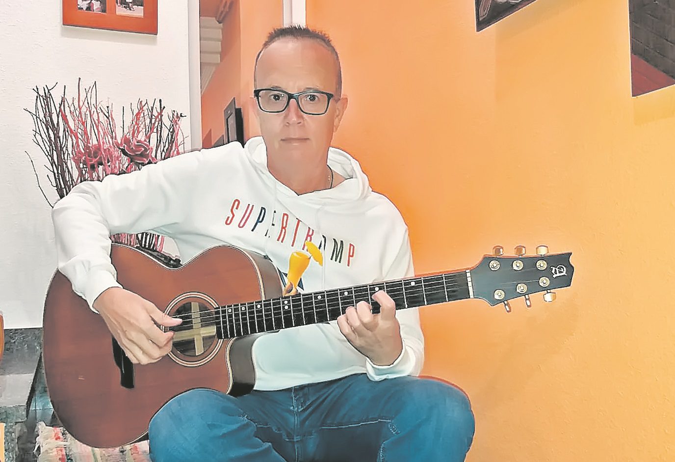 Andrés Martínez comparte, estos días, sus canciones en las redes sociales