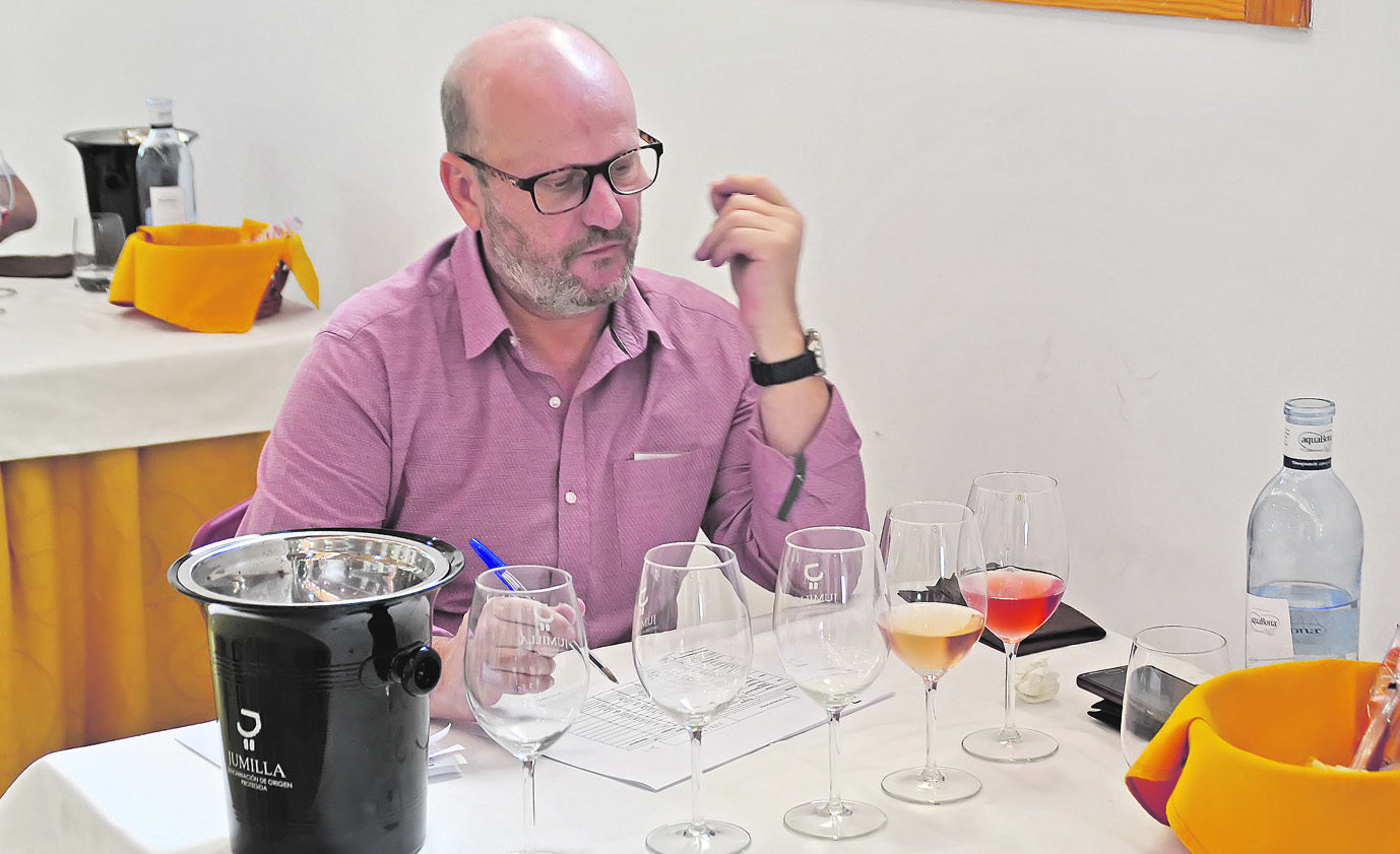José Luis Casado, catador del Certamen de Vinos, dirige hoy la cata #convinamiento del Consejo Regulador