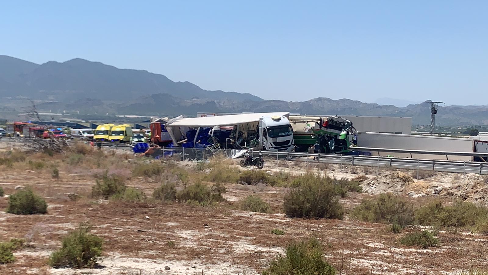 Varios heridos y atrapados en accidente ocurrido en la autovía A-30 sentido Albacete en el término municipal de Cieza