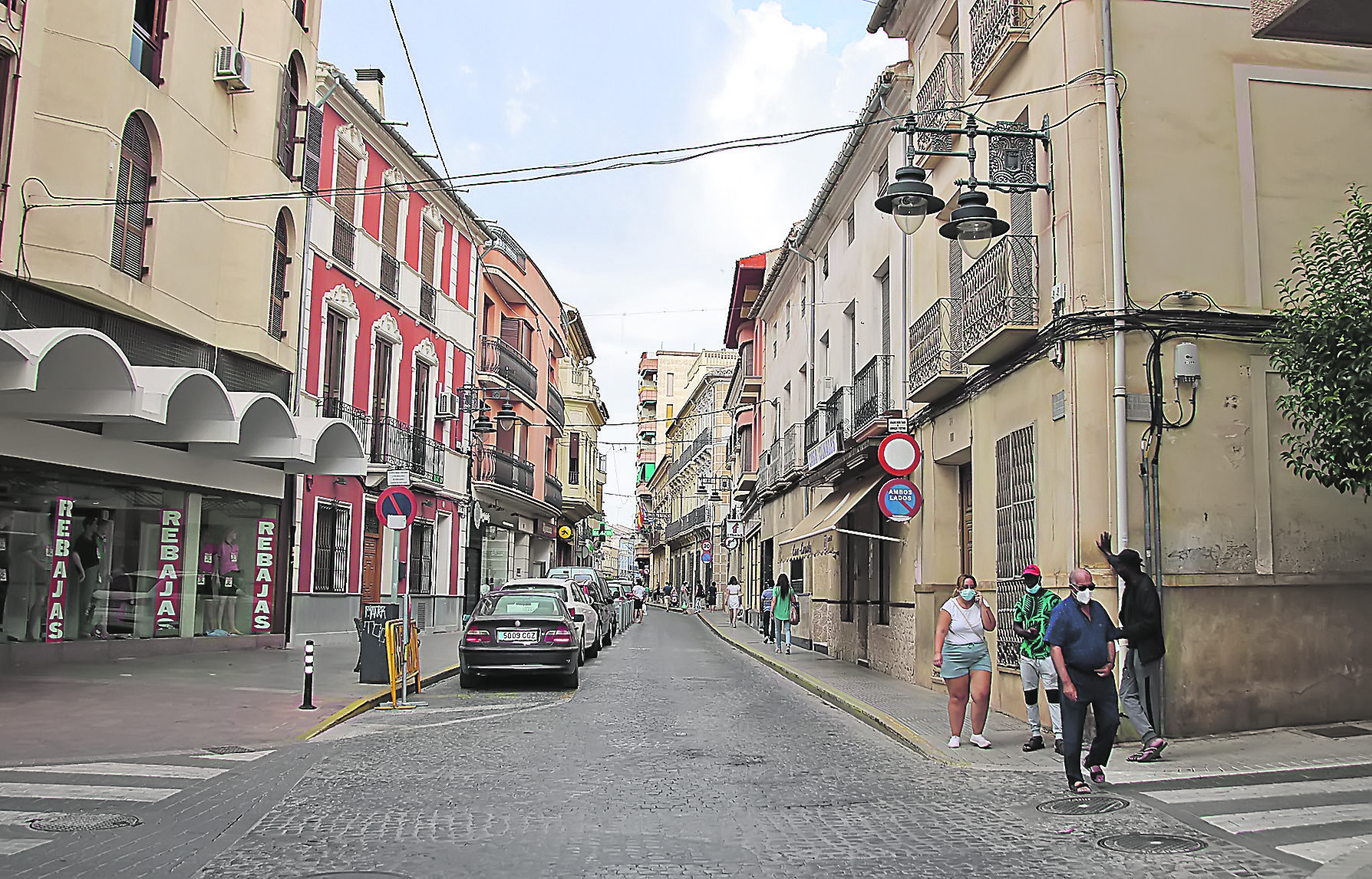 Vecinos y comerciantes opinan sobre la peatonalización de la calle Cánovas