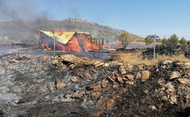 Un incendio en la Faldilla calcina 5,7 hectáreas de terreno agrícola