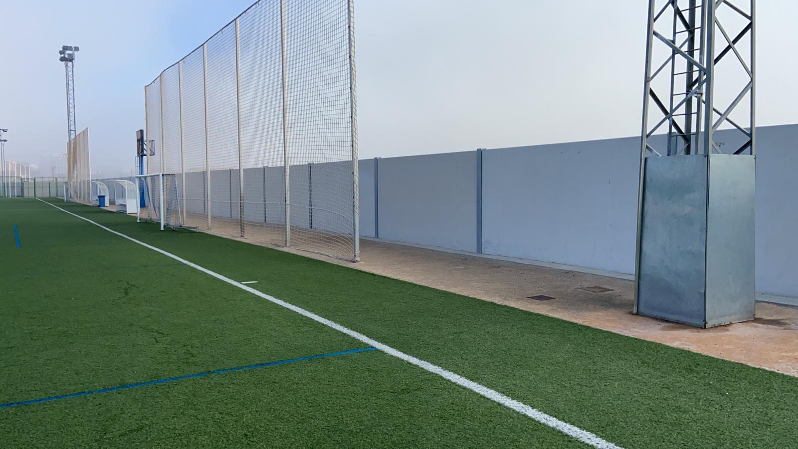 Finaliza la reconstrucción del muro del campo de fútbol Antonio Ibáñez
