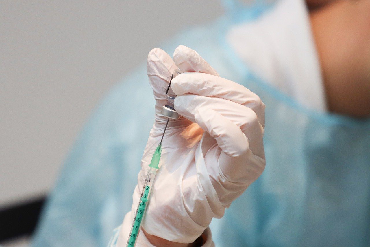 La Región cancela la vacunación con Astrazeneca en menores de 60 años