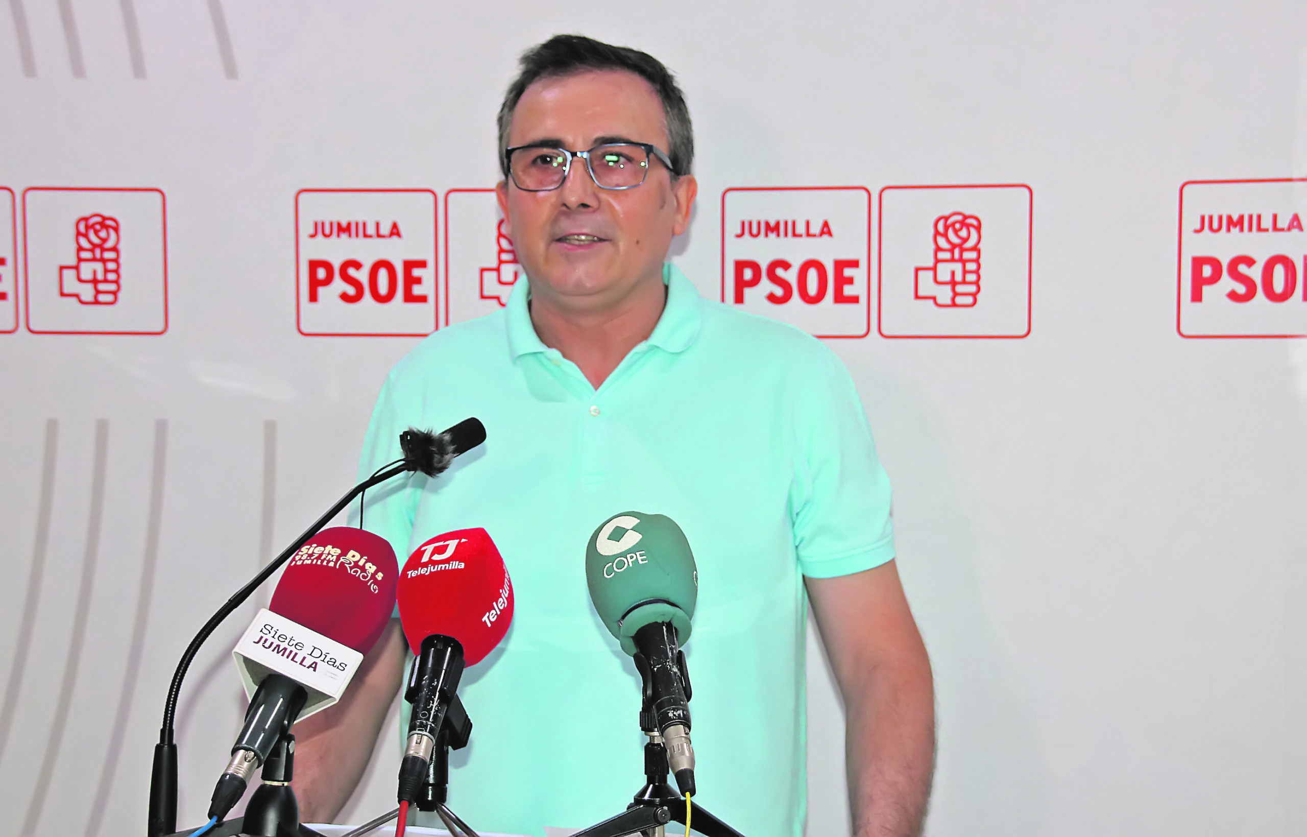 La asamblea del PSOE muestra su apoyo a la alcaldesa y concejal de Cultura