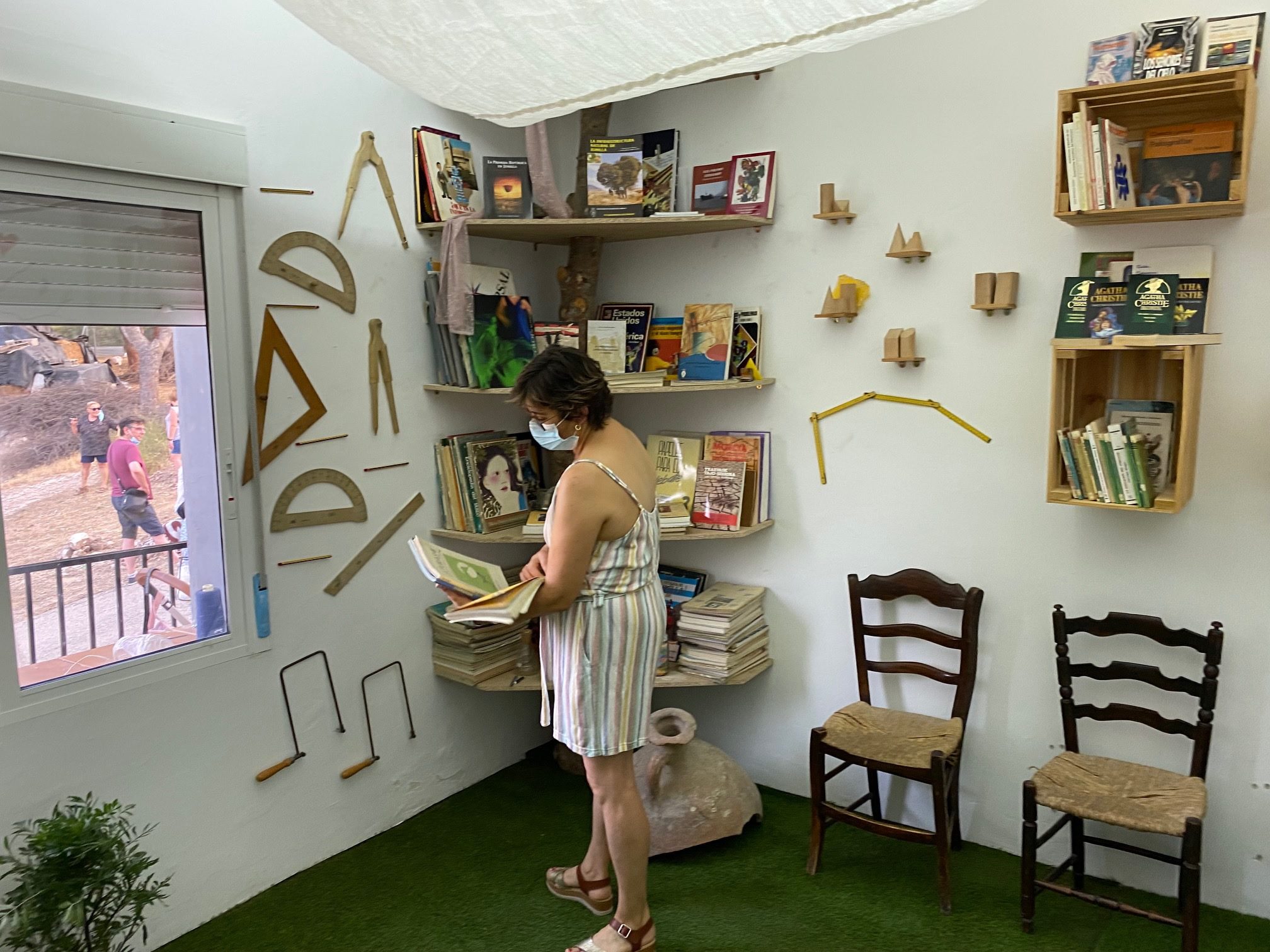 La pedanía de La Zarza abre una biblioteca en su centro social