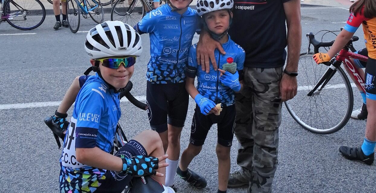 Cinco jóvenes ciclistas de la Escuela triunfan en Cox