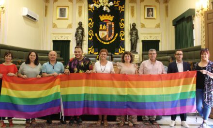 Jumilla se suma a la celebración del Día del Orgullo LGTBI+ con actos diversos. Esta tarde «Pizza con piña» en el Teatro Vico a las 21.00 horas