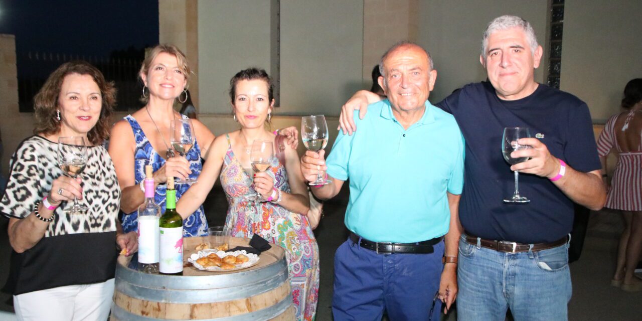 Ribera del Juá descorcha sus vinos entre amigos, cortesía y flamenco