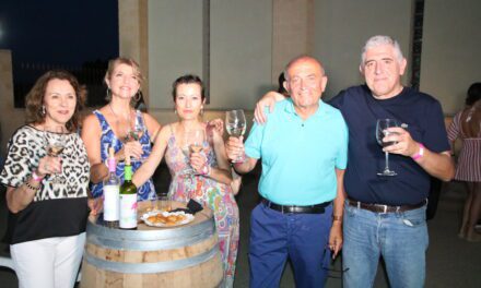 Ribera del Juá descorcha sus vinos entre amigos, cortesía y flamenco