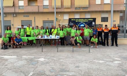 La Ruta Nocturna San Antón reúne a una veintena de senderistas solidarios