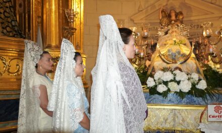 La Patrona de Jumilla, la Asunción de María, recibe los honores con toda la corte a sus pies