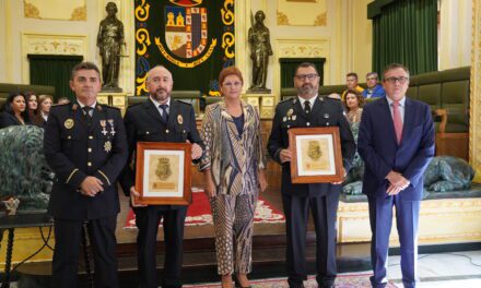 El Ayuntamiento reconoce el esfuerzo de Policía Local y Protección Civil en la pandemia, en el día de los Ángeles Custodios