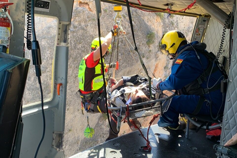 Rescatan a una joven de 25 años herida al caer de unos 10 metros cuando hacía escalada en Jumilla