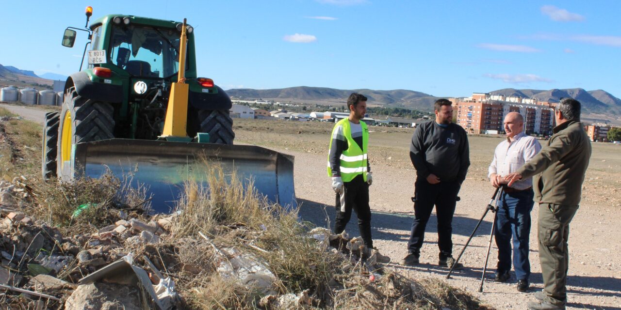 El Ayuntamiento ‘invierte’ en la limpieza de vertederos ilegales y clandestinos unos 20.000 euros