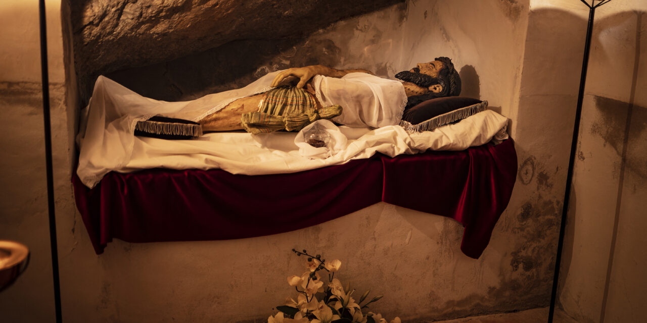El Yacente de Santa Ana reposa hasta Jueves Santo en su capilla del Santo Sepulcro, en el huerto del monasterio