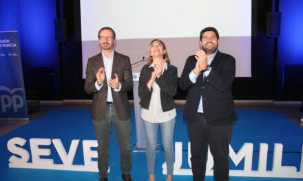 El PP de Murcia y Madrid apoya a la candidata Seve González en su presentación ante los jumillanos
