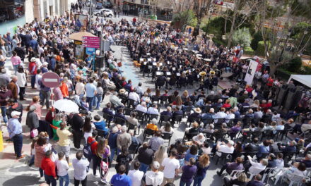 Multitudinario y lucido concierto en la mañana de Jueves Santo en la Plaza de la Glorieta