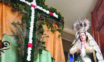La Cofradía Jesús ante Herodes expone una Cruz de Mayo en el Convento de San José este domingo