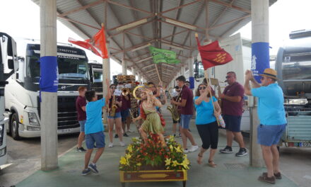 San Cristóbal se rodea de conductores y despide su fiesta en la terminal de camiones
