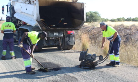 Agricultura realiza trabajos de asfaltado y bacheado en caminos rurales de Jumilla