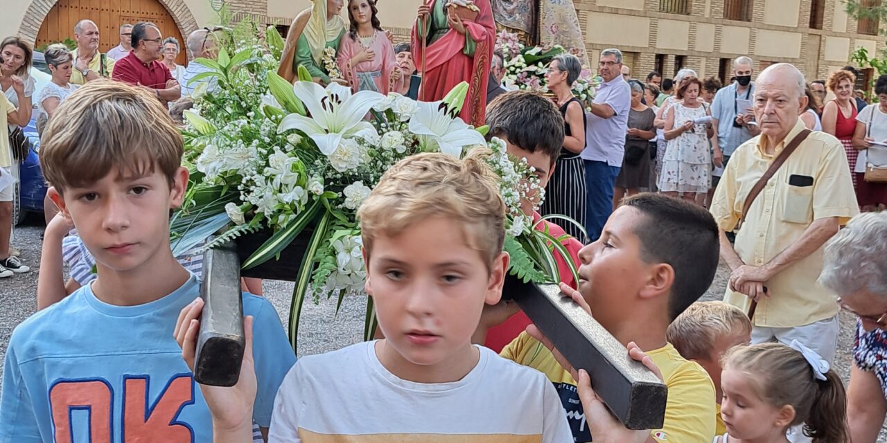 Los niños acompañan a la Abuela Santa Ana en el 450 aniversario del monasterio