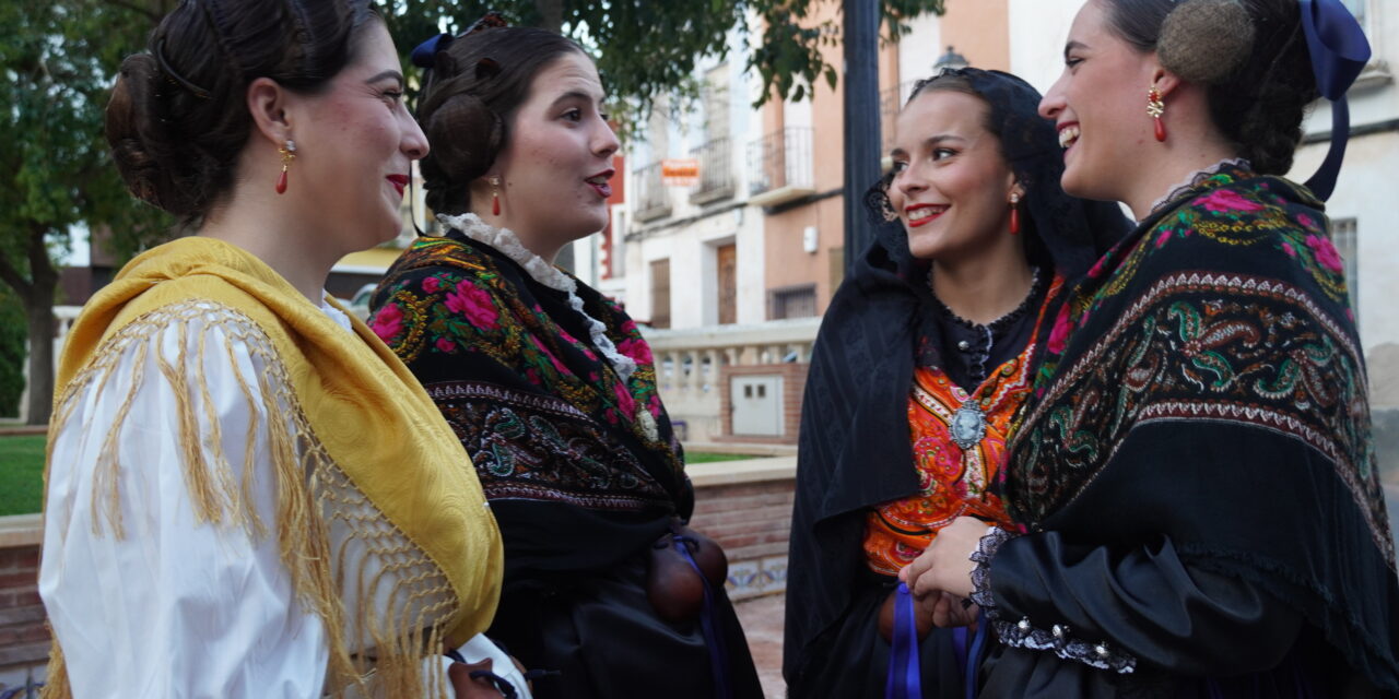 Jumilla recibe, acoge y brinda con los grupos del 42º Festival Nacional de Folklore