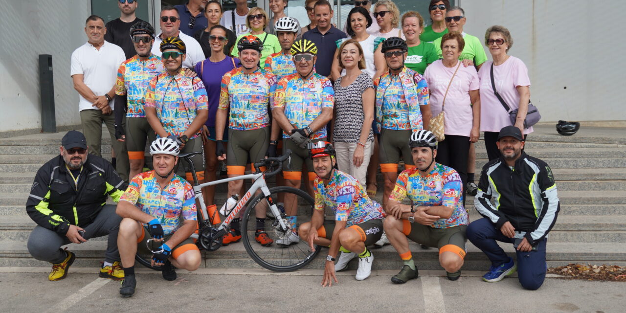 Los ciclistas del reto ‘Pedaleando por la vida’ hicieron parada en Jumilla