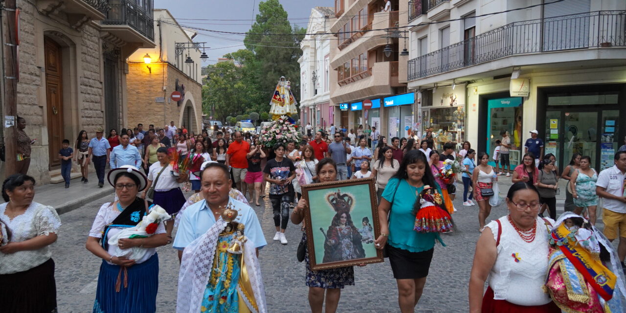 La comunidad ecuatoriana rinde culto en Jumilla a la Virgen del Cisne, con un devoto y colorido desfile