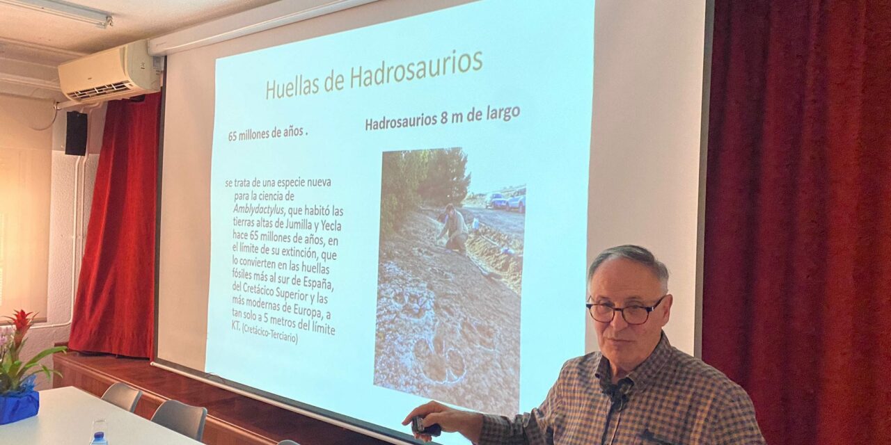 El IES Infanta Elena apertura el curso con una charla de Cayetano Herrero sobre la geología de Jumilla