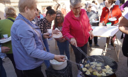 El almuerzo del barrio San Juan reunía este domingo a más de un centenar de vecinos