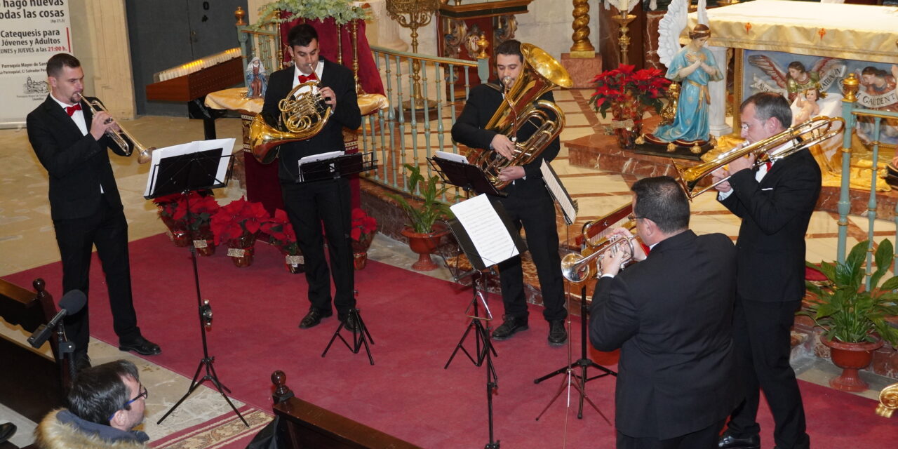 La Cofradía Santo Costado realiza su actividad solidaria junto a Jumilla Brass Quintet