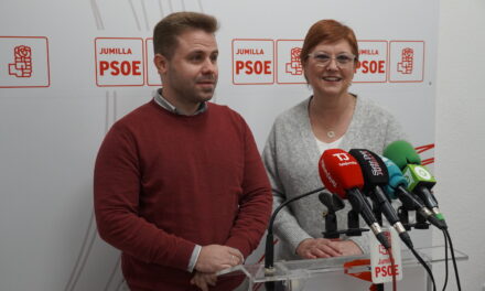 El PSOE pide a la edil de Deportes que se “ponga a trabajar, arregle la piscina y se deje de lamentos”