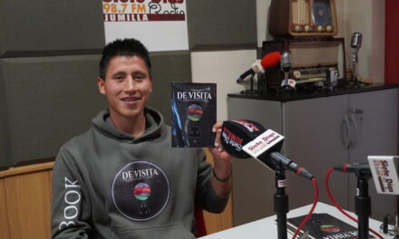 El joven Luis Andrés Alvarracín presenta su primer libro, ‘De visita’, ya disponible en librerías