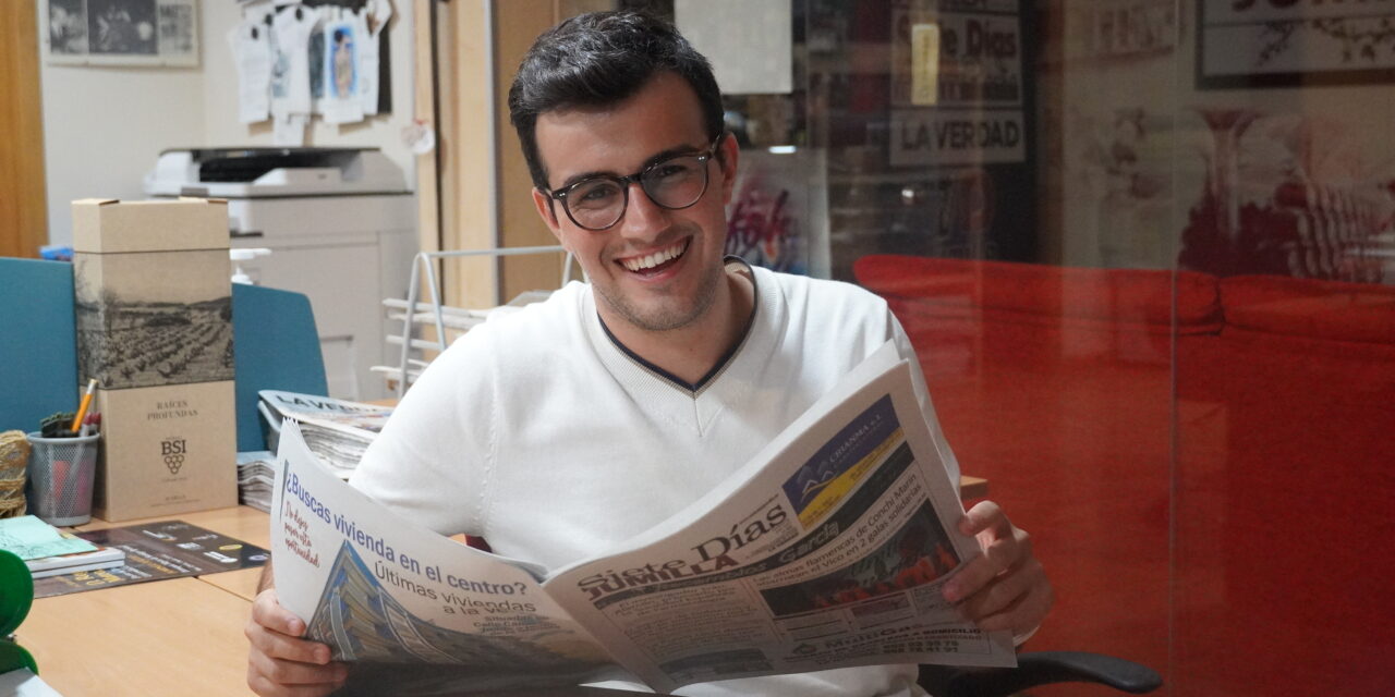 Pedro J. Fernández Tomás, el periodista jumillano que entra a “Vuelta y media” por la 7 TV. (Jumillano del Año 2023-4)