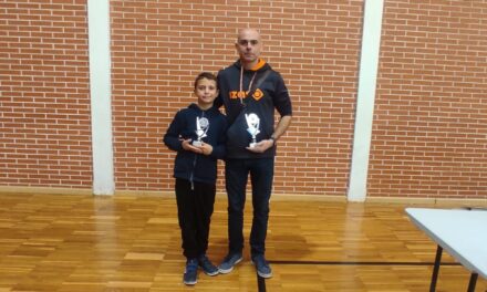 Daniel Verdú padre y Daniel Verdú hijo, del Coimbra, campeón y subcampeón en el Circuito Escolar de Ajedrez