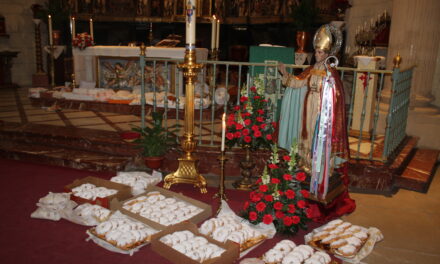 Los vecinos celebraron San Blas con una misa y degustación de rollos